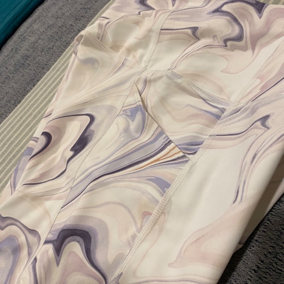 RW&Co Active360 High-Waist Biker Short With Side Pockets - 9" - Picture 3 of 4